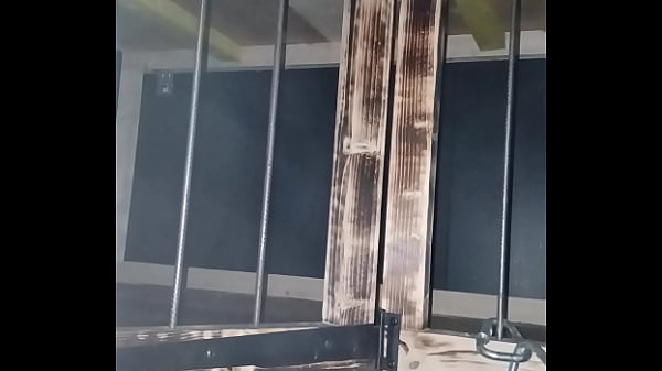 2025 11 28 Maitresse Kantalis en club cage et carcan