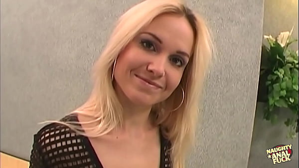 Hot blonde from Checz Republic loves being pleasured in her mouth and pussy at once