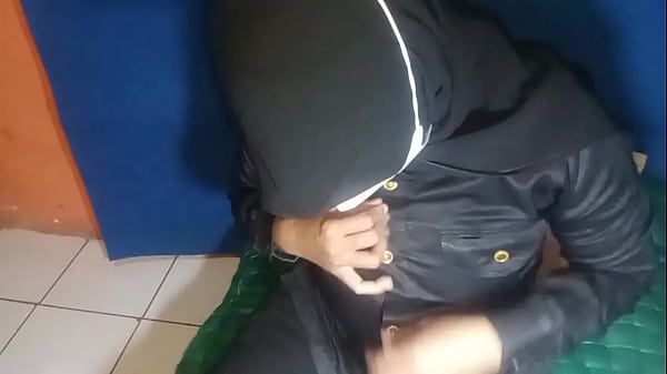 Indonesia Horny female security guard masturbates until she squirtsJago jilmek – Satpam wanita sange colmek sampai muncrat