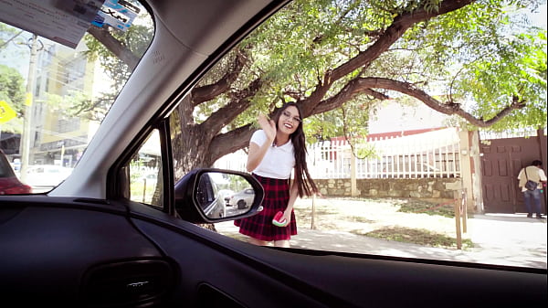 No tenía DINERO para pagar mi viaje de estudios, pero mi CUÑADO como es bien buena gente, además de que me RECOGIÓ, me dio TRABAJO para poder pagarlo