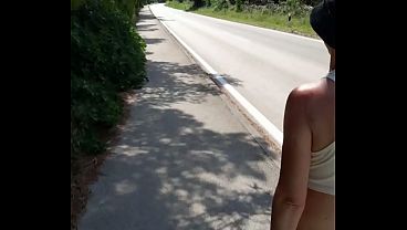 Deutsche Prostituierte Milf Sandra in Novalja nackt auf dem weg zum Zrce Strand